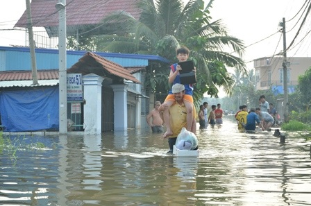 Hối hả chạy lũ