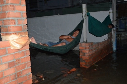 Mắc võng ngủ ngoài trời