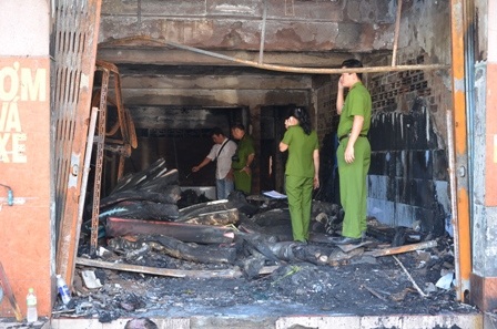 Biển lửa bao trùm toàn bộ căn nhà 