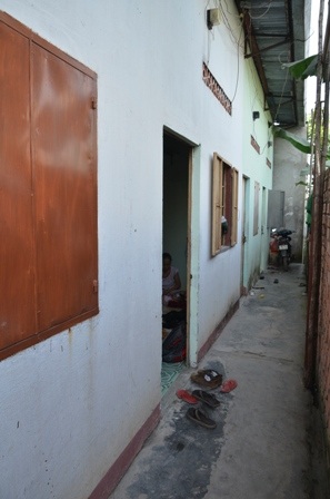 Dãy nhà trọ nơi vợ chồng anh Hậu tạm trú