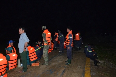 Toàn cảnh cuộc tìm kiếm 7 học sinh bị sóng biển cuốn trôi