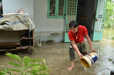 Người dân đã bắt đầu trở về dọn dẹp nhà cửa.