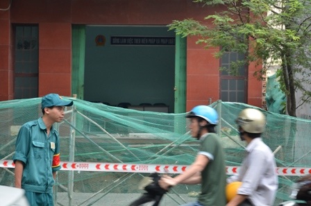 Xung quanh khu vực bị phong tỏa nghiêm ngặt