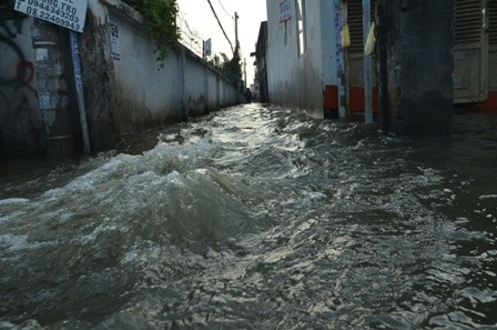 Nước tuôn xối xả