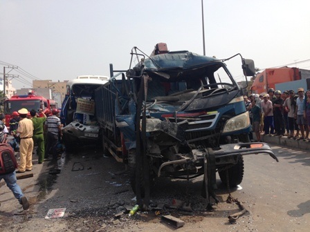 Các xe còn lại cũng bị hư hỏng nặng