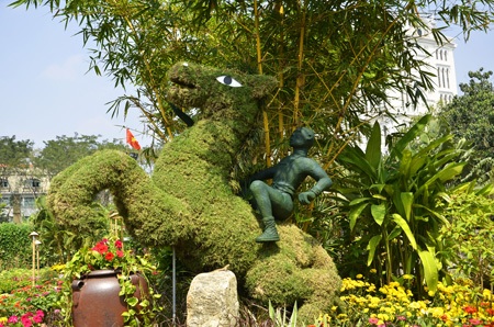 Thánh Gióng cưỡi ngựa