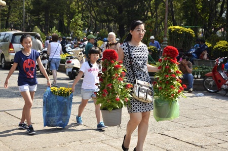 Hối hả buổi chợ hoa cuối năm