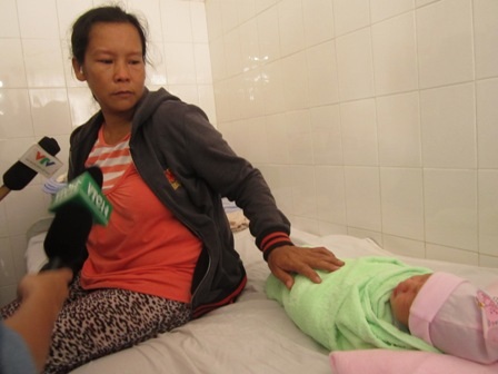 Sau 4 ngày xa cách cuối cùng cháu bé cũng được đoàn tụ cùng gia đình