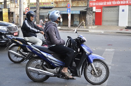 Cuộc sống của người dân bị đảo lộn do trời lạnh kéo dài