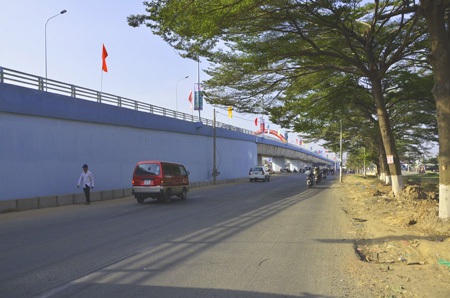 Thông xe cầu vượt thép đầu tiên tại Đồng Nai - 3 Cầu vượt trước lúc thông xe