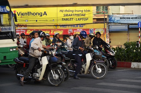 Cuộc sống của người dân bị đảo lộn do trời lạnh kéo dài