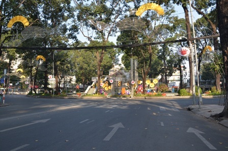 Hồ Con Rùa lặng lẽ chào xuân