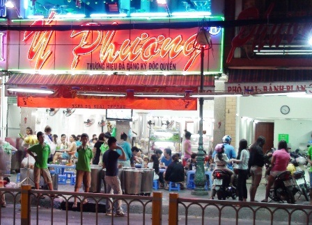 Quán chè Ý Phương nơi xảy ra vụ việc