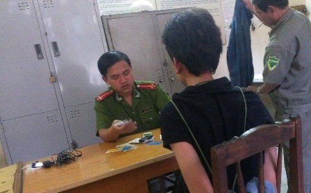 Chiêu lừa tiền tỉ của “nhà văn” trẻ trên mạng - 2 Quang bị người dân
