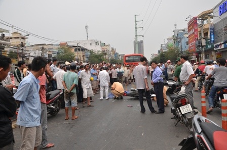 Lực lượng chức năng có mặt để khám nghiệm hiện trường
