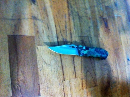 Con dao bấm mà 2 đối tượng dùng làm hung khí cướp tài sản