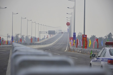 Những chiếc xe đầu tiên chạy trên cao tốc