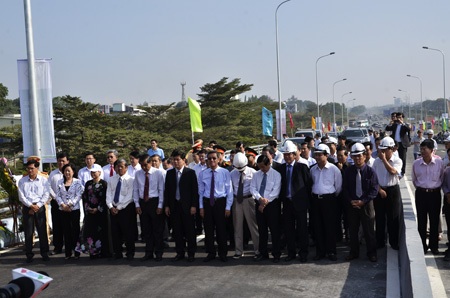 Thông xe cầu vượt thép đầu tiên tại Đồng Nai - 6 Đoàn đại biểu của Bộ GTVT, tỉnh Đồng Nai tham dự lễ thông xe
