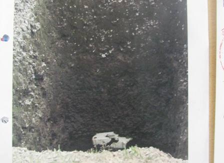 Hố sâu mà các đối tượng lừa đảo tạo ra và đồn thổi rằng nơi cất giấu kho báu để lừa đảo