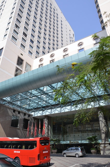 Một người nước ngoài rơi từ tầng 20 khách sạn Sheraton - 1 Khách sạn nơi xảy ra vụ việc