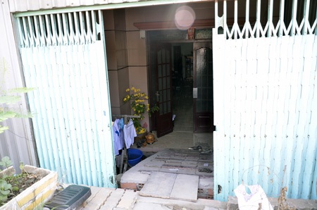 TPHCM: Nhiều ngôi nhà bỗng dưng biến thành “hang”! - 1 Hàng loạt ngôi nhà bị biến thành hang ở Sài Gòn