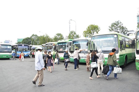 Dòng người chen chúc đổ về TPHCM sau Tết - 16 Xe buýt được nhiều người lựa chọn