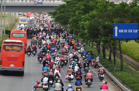 Đông nghẹt người trở lại thành phố sau kỳ nghỉ Tết - 14 Cửa ngõ phía Tây cũng đông nghẹt