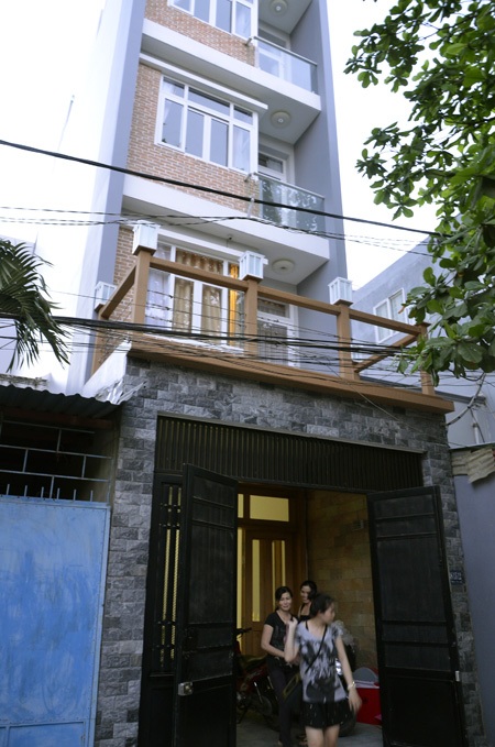 Vừa dọn đến nhà mới, bị trộm đột nhập lấy hơn 1 tỉ đồng - 1 Căn nhà xảy ra vụ trộm