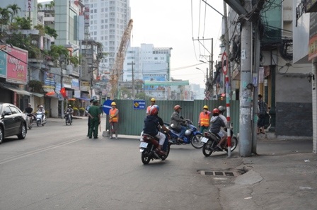 Riêng cầu tạm hướng quận 1 sang quận Phú Nhuận cho phép xe ô tô lưu thông