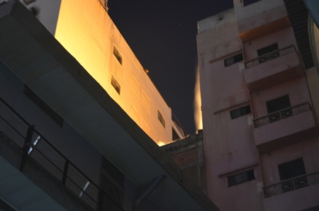 Lửa bùng phát mạnh