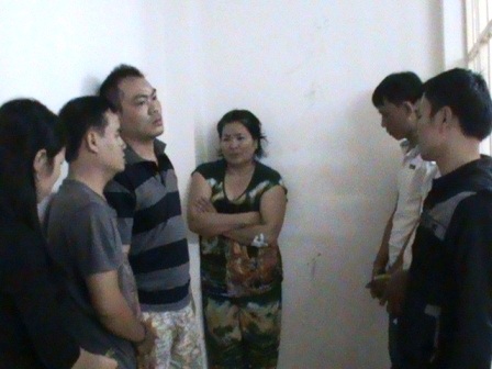 Các đối tượng bị tạm giữ về hành vi đánh bạc