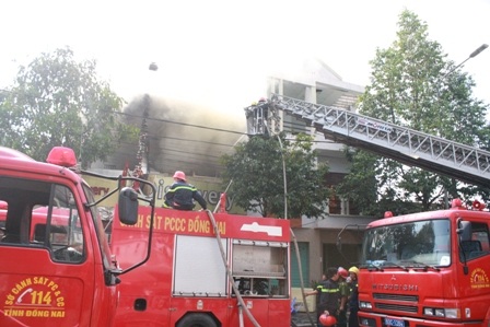 Lực lượng chữa cháy tỉnh Đồng Nai có mặt tại hiện trường