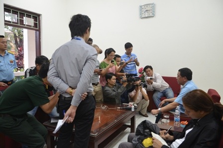 Cuộc họp báo ngắn trước giờ lên đường tìm kiếm