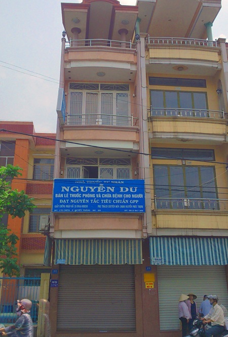Nhà thuốc Nguyễn Du bán nhiều loại thuốc đã hết hạn sử dụng bị đóng cửa 6 tháng