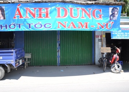 Tiệm hớt tóc và cũng là nhà trọ nơi xảy ra vụ việc