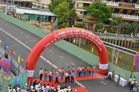 TPHCM: Thông xe kỹ thuật cầu Lê Văn Sỹ - 1 Lễ cắt băng thông xe cầu Lê Văn Sỹ