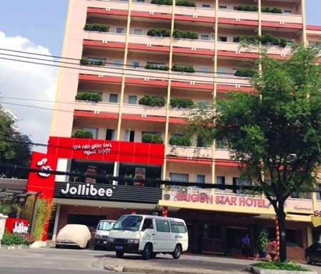 Thi thể nạn nhân được chuyển về nhà xác để khám nghiệm tử thi