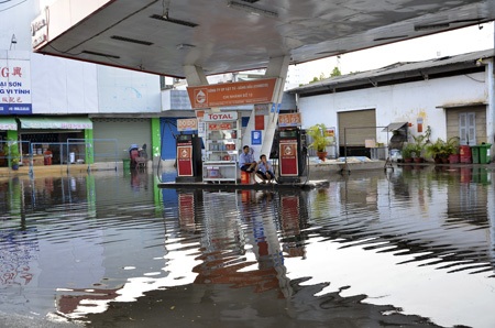 Cây xăng như... đảo