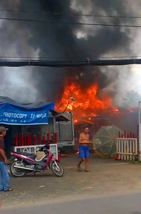 Ngọn lửa bùng phát dữ dội