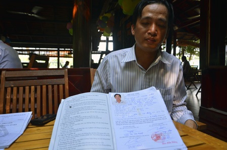 Vụ cháy 300 xe máy: “Xin cho tôi thời gian kiếm tiền bồi thường!” - 2 Anh Nhân bên cuốn sổ vay vốn hộ nghèo với số tiền 20 triệu đồng