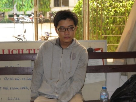 Trần Nhật Duy và Đặng Gia Linh tại cơ quan công an