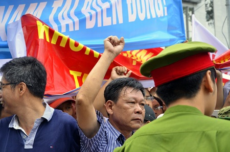 Người dân TPHCM tiếp tục diễu hành phản đối Trung Quốc - 11 Cuộc diễu hành diễn ra trong an ninh, trật tự