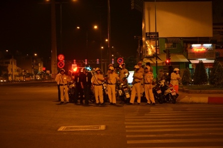 Lực lượng CSGT TPHCM ra quân trấn áp đua xe trái phép trên đường Phạm Văn Đồng