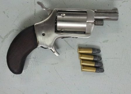 Khẩu súng mà Linh dùng để thị uy trong quán bar bị công an thu giữ