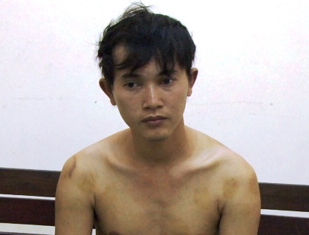 Bắt "ổ" cá độ bóng đá, phát hiện đối tượng trốn truy nã 5 năm - 1 Đối tượng Nguyễn Ngọc Thanh tại cơ quan công an