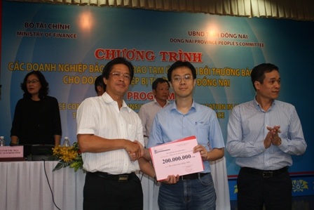 Doanh nghiệp nhận tiền bồi thường bảo hiểm