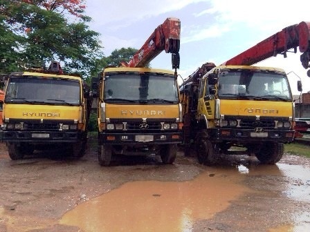 3 phương tiện chở quá tải trọng gấp 5 lần cho phép bị tạm giữ tại Đội CSGT Rạch Chiếc