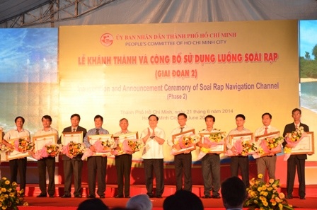 Các đơn vị tổ chức, cá nhân nhận bằng khen của Chính Phủ