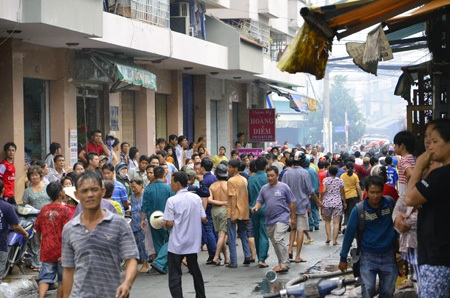 Vụ cháy khiến cả khu dân cư nhốn nháo