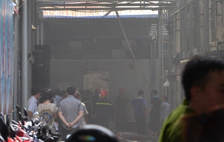 Hiện trường vụ cháy tại khu vực chứa rác của siêu thị Co.opmart Nguyễn Đình Chiểu